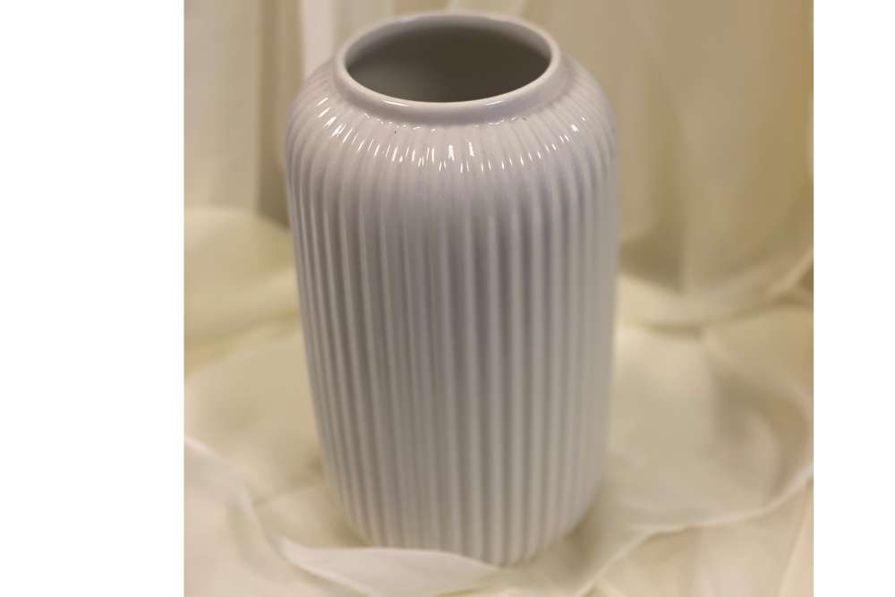 Váza keramická bílá 23 cm