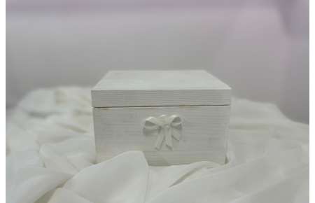 Krabička dřevěná bílá ozdobná